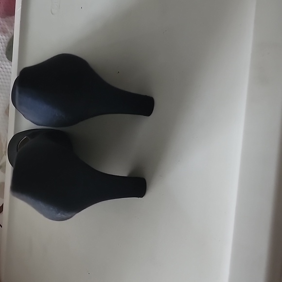 Navy peau de soie heels - Picture 3 of 4